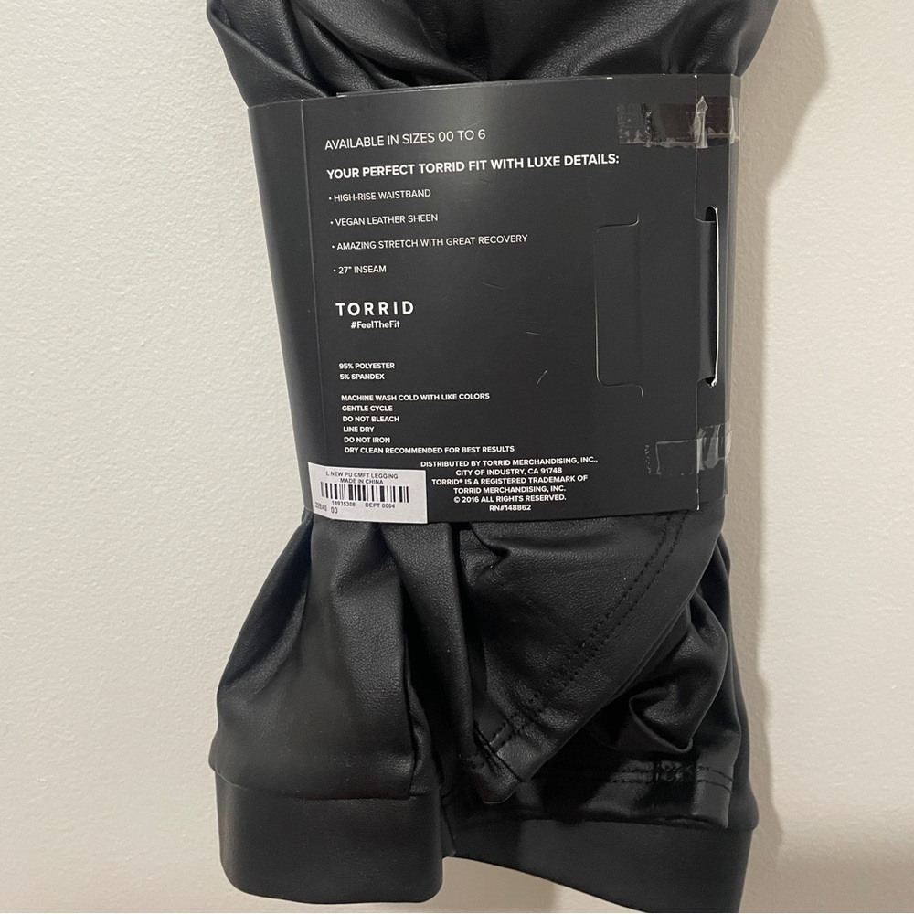 Torrid | New Full Length Signature Waist Faux Leather Legging Medium 00 - Picture 3 of 8
